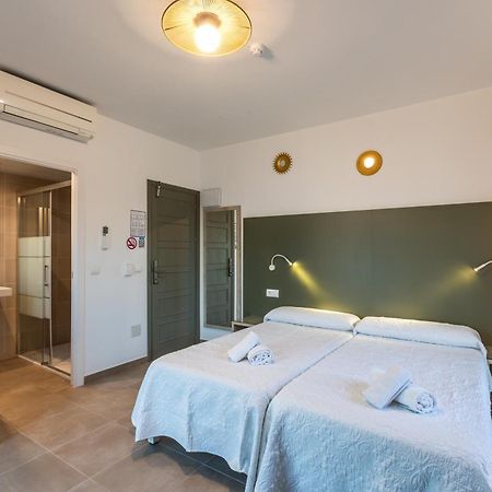 Hostal Alicante Сан-Антонио-Абад Экстерьер фото