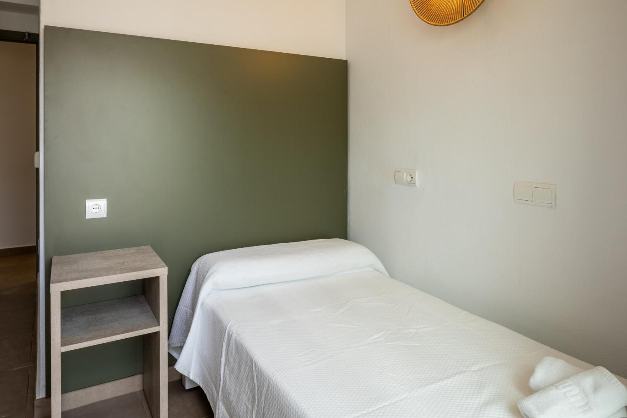 Hostal Alicante Сан-Антонио-Абад Экстерьер фото