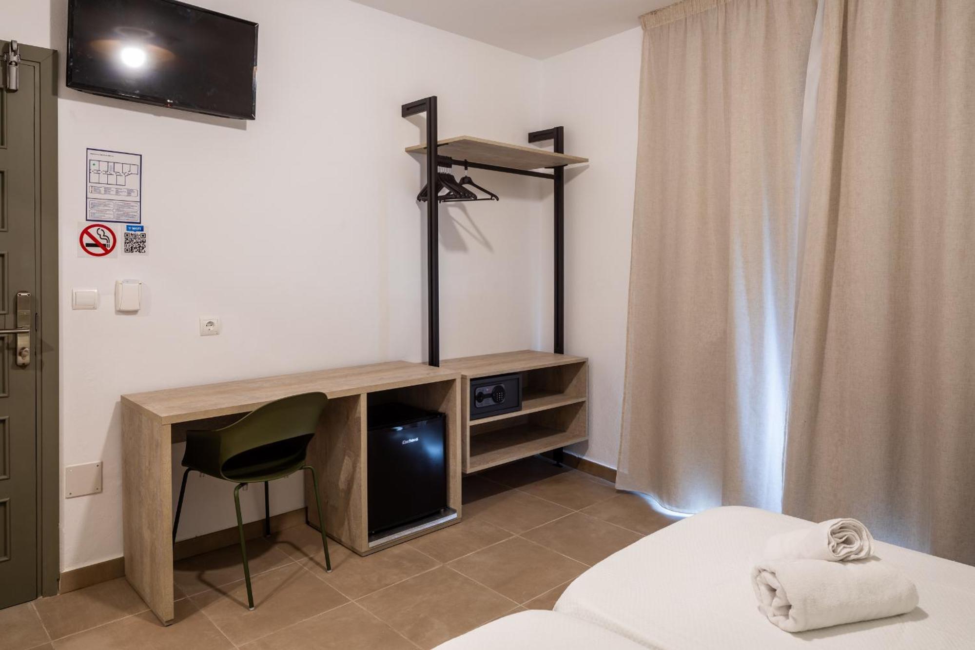 Hostal Alicante Сан-Антонио-Абад Экстерьер фото