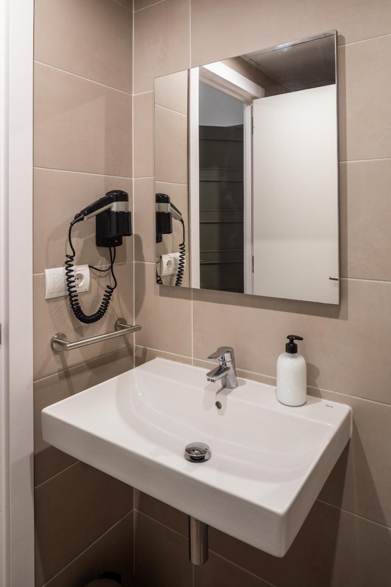 Hostal Alicante Сан-Антонио-Абад Экстерьер фото