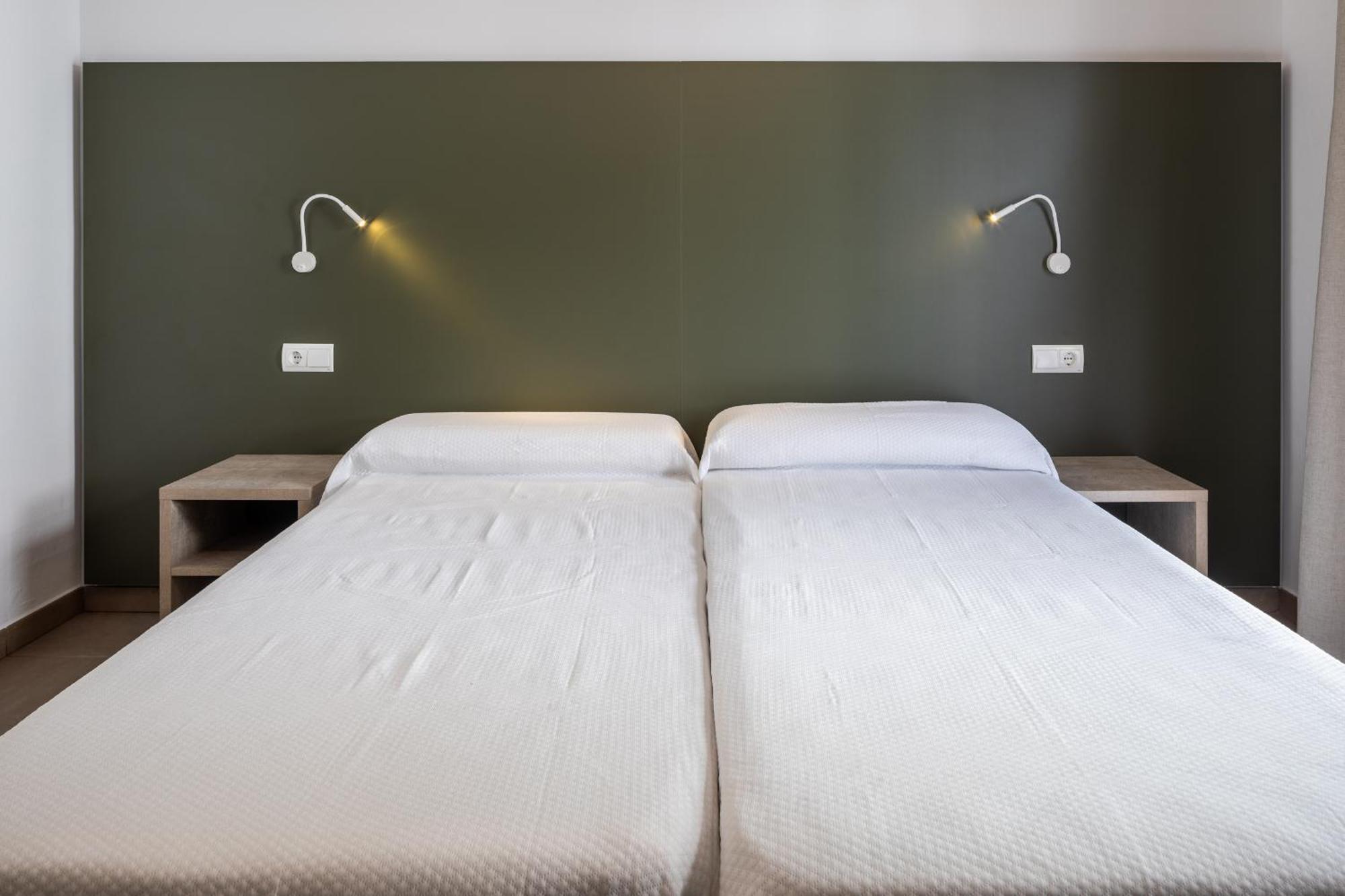 Hostal Alicante Сан-Антонио-Абад Экстерьер фото