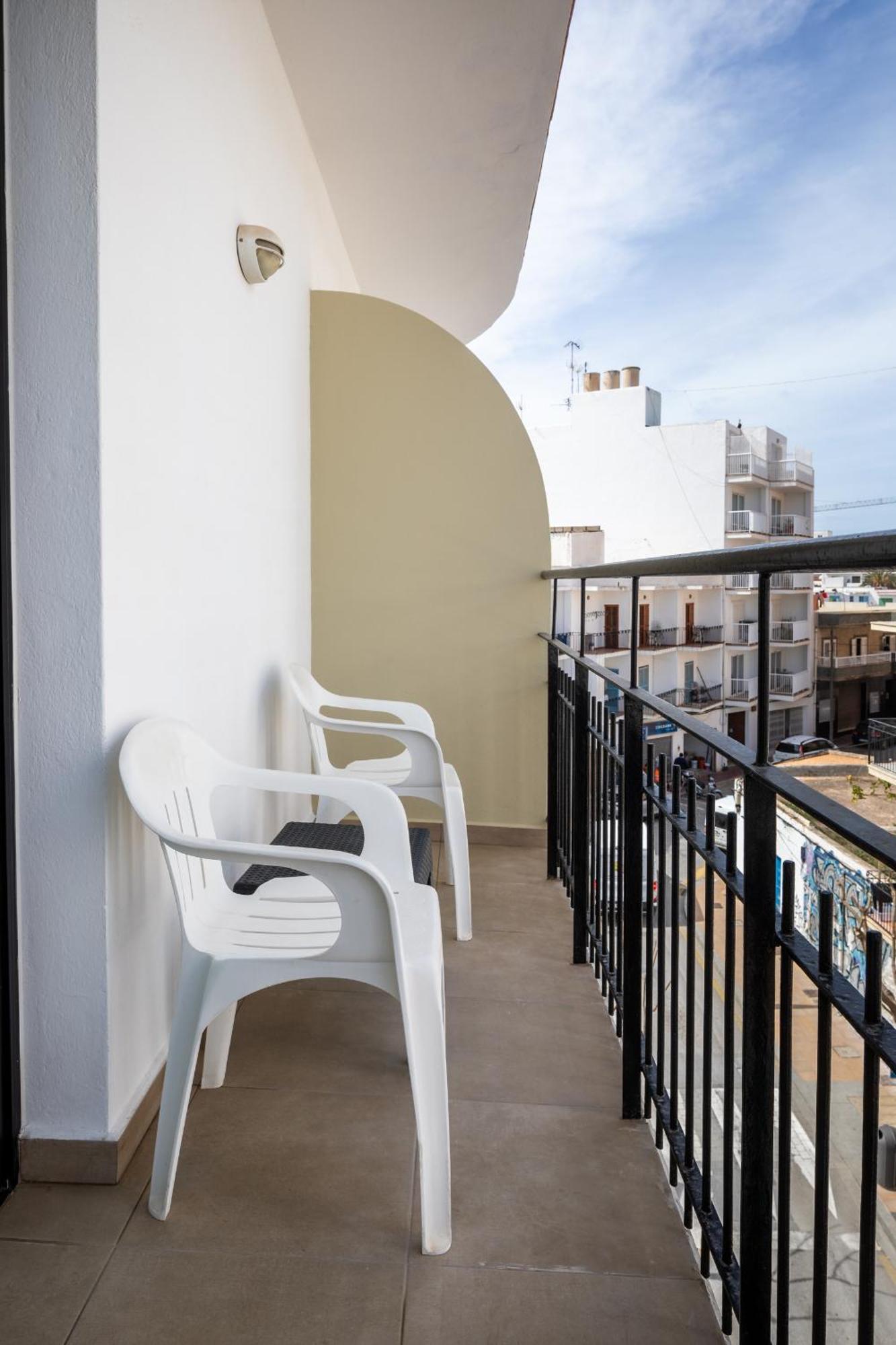 Hostal Alicante Сан-Антонио-Абад Экстерьер фото