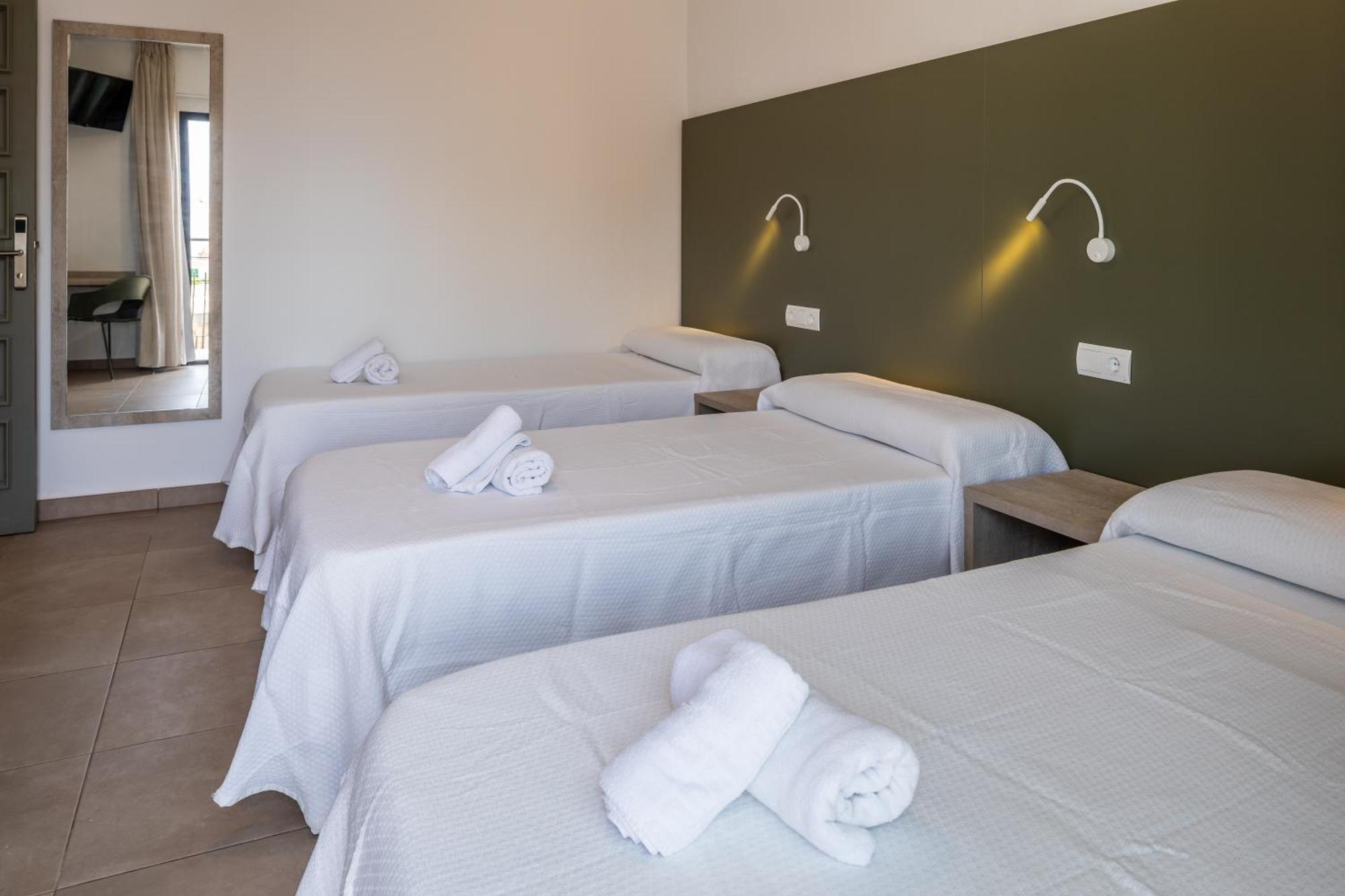 Hostal Alicante Сан-Антонио-Абад Экстерьер фото