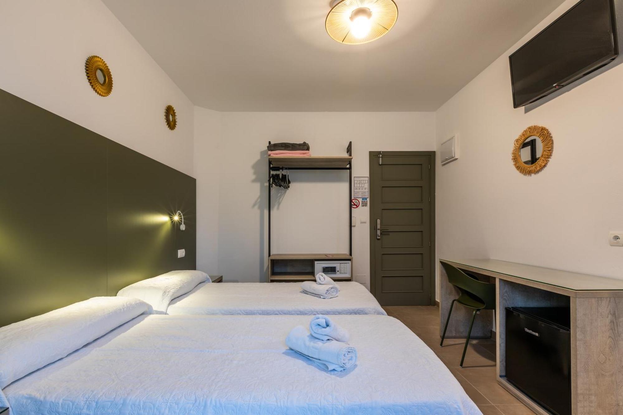 Hostal Alicante Сан-Антонио-Абад Экстерьер фото