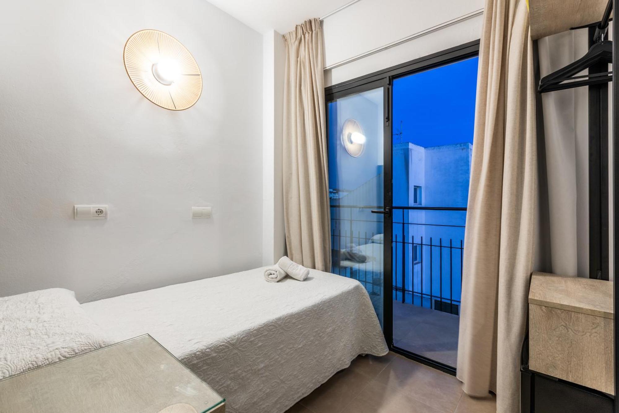Hostal Alicante Сан-Антонио-Абад Экстерьер фото