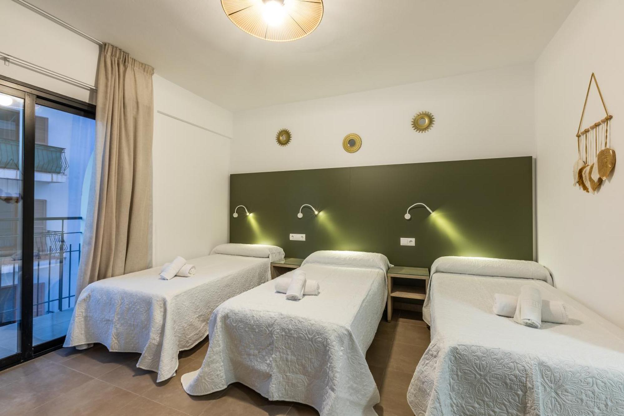 Hostal Alicante Сан-Антонио-Абад Экстерьер фото