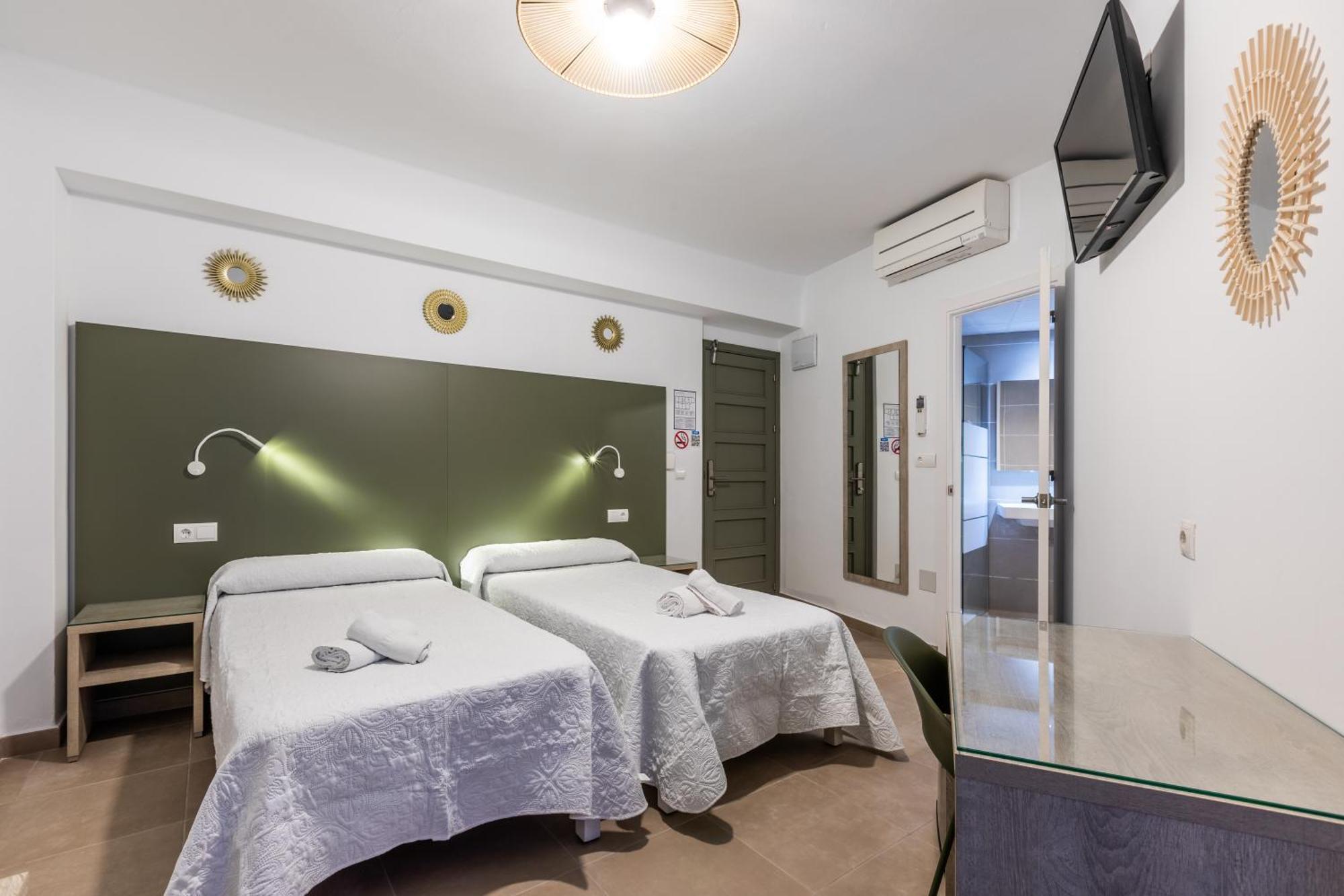 Hostal Alicante Сан-Антонио-Абад Экстерьер фото