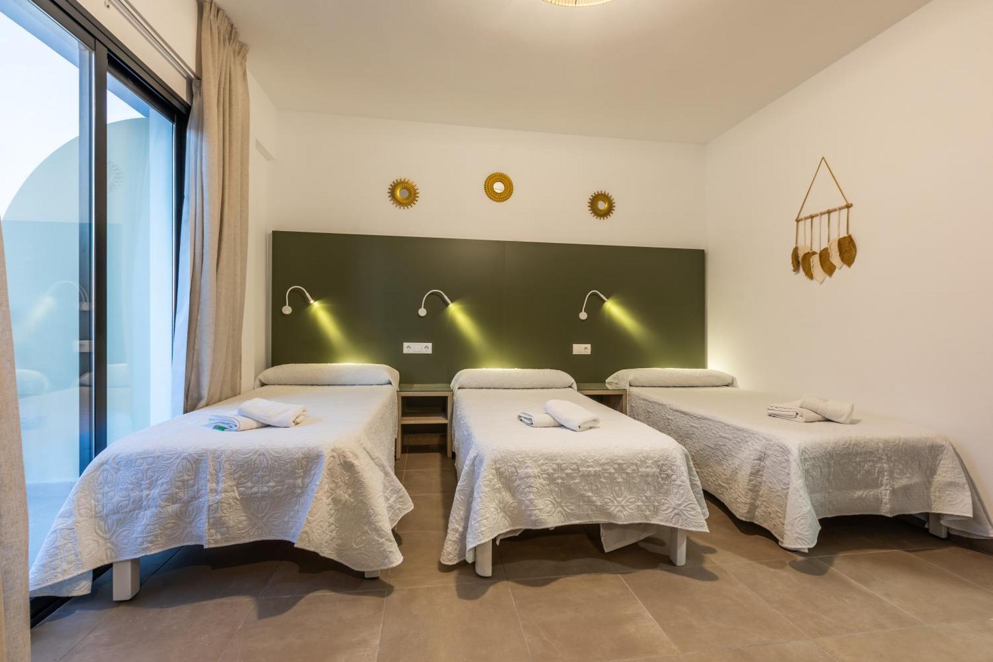 Hostal Alicante Сан-Антонио-Абад Экстерьер фото