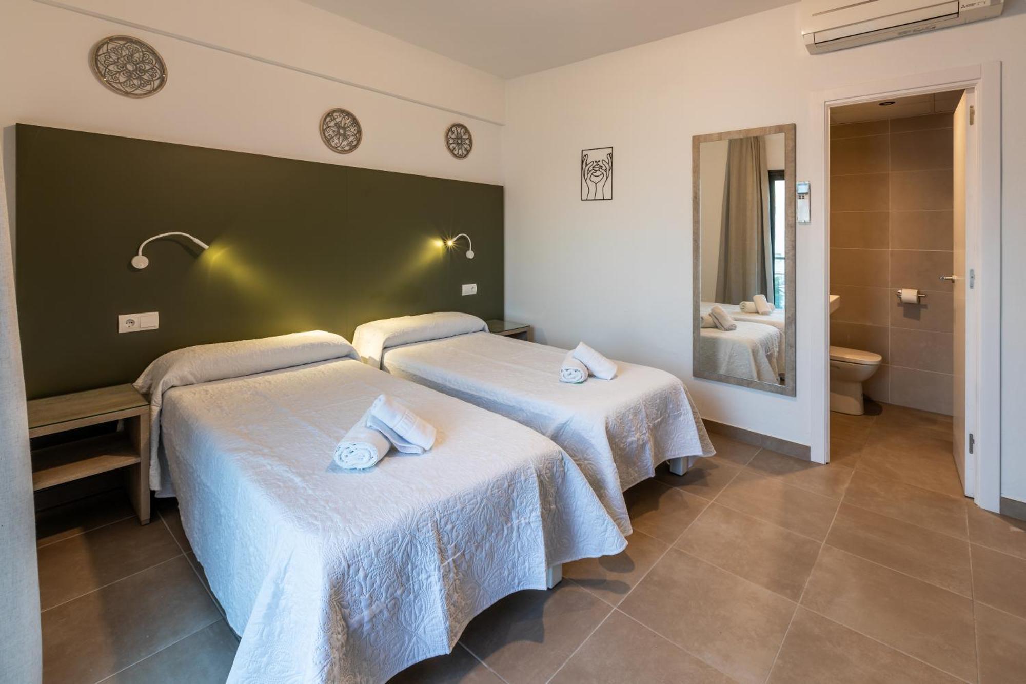 Hostal Alicante Сан-Антонио-Абад Экстерьер фото