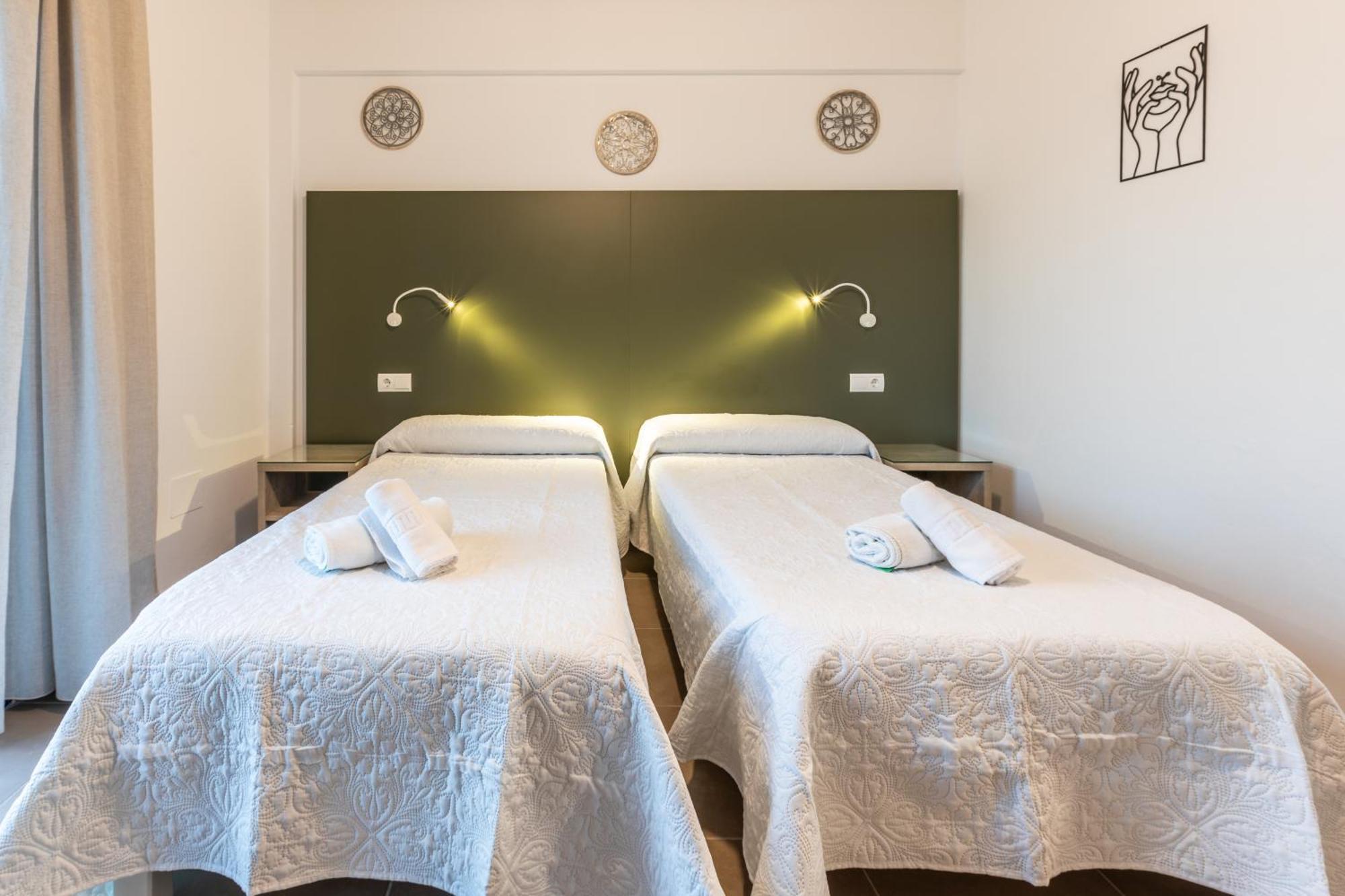 Hostal Alicante Сан-Антонио-Абад Экстерьер фото