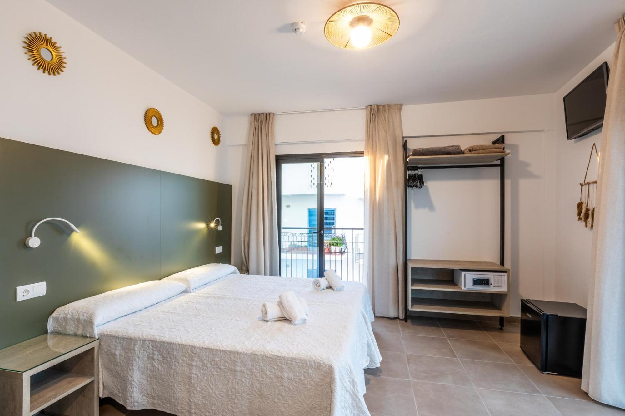 Hostal Alicante Сан-Антонио-Абад Экстерьер фото