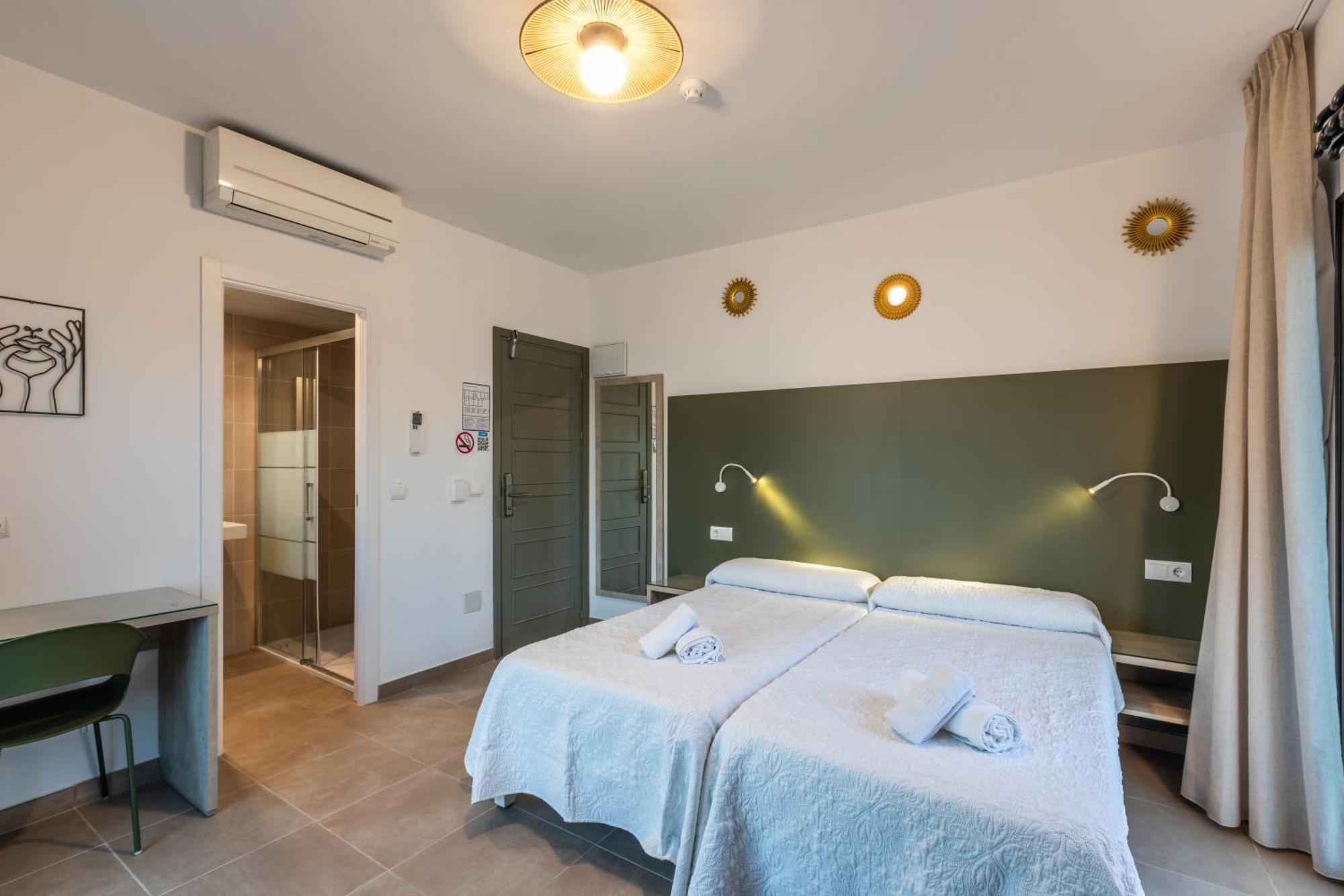 Hostal Alicante Сан-Антонио-Абад Экстерьер фото