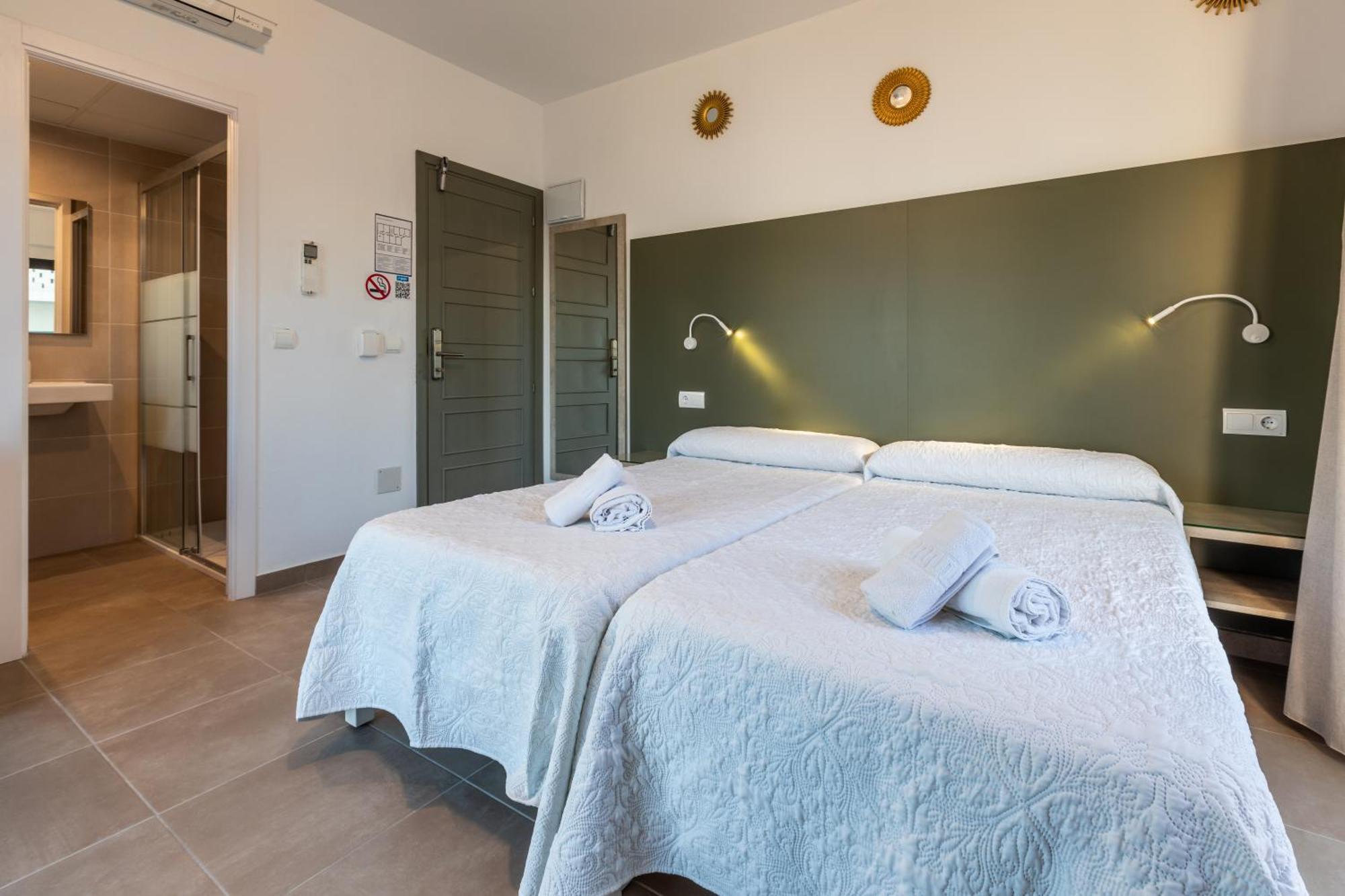 Hostal Alicante Сан-Антонио-Абад Экстерьер фото