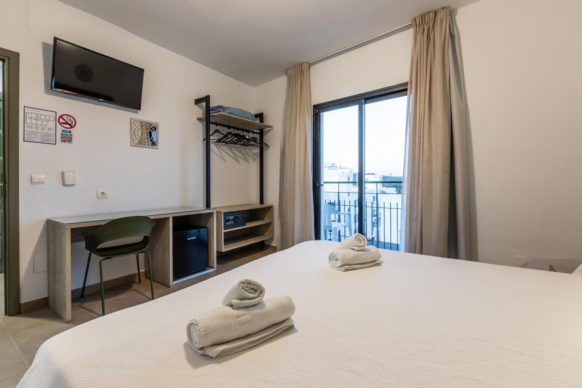 Hostal Alicante Сан-Антонио-Абад Экстерьер фото