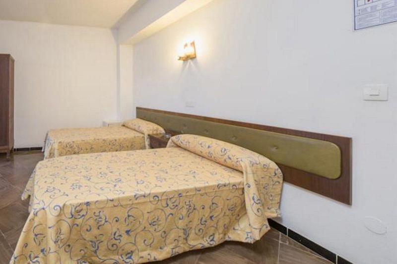 Hostal Alicante Сан-Антонио-Абад Экстерьер фото