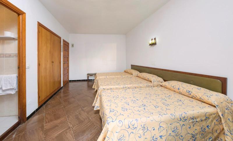 Hostal Alicante Сан-Антонио-Абад Экстерьер фото