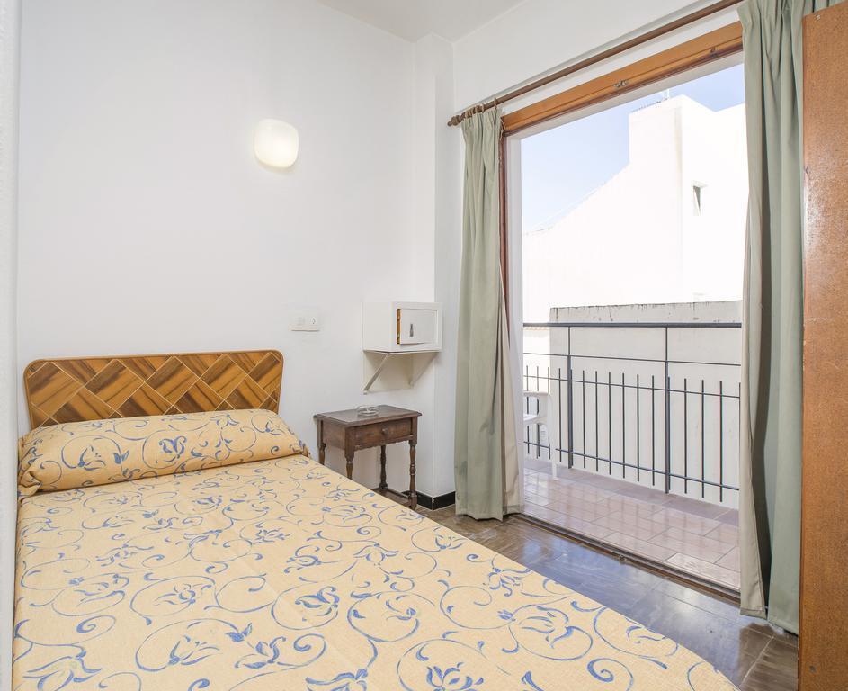 Hostal Alicante Сан-Антонио-Абад Экстерьер фото