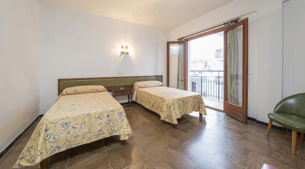 Hostal Alicante Сан-Антонио-Абад Экстерьер фото